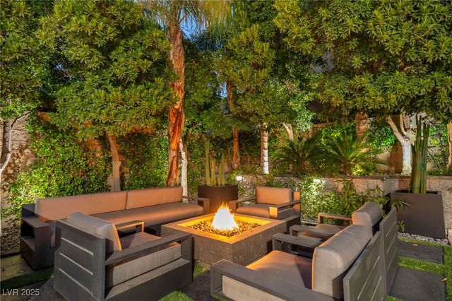 8032 Springbuck Court, Las Vegas, NV 89129