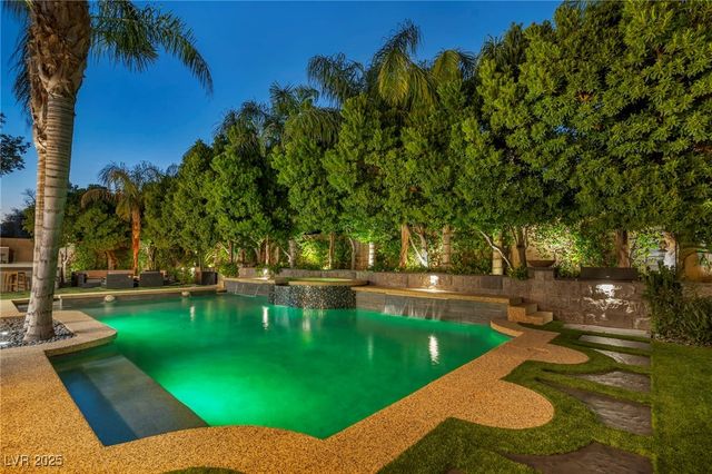 8032 Springbuck Court, Las Vegas, NV 89129