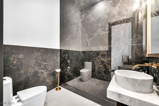 8032 Springbuck Court, Las Vegas, NV 89129