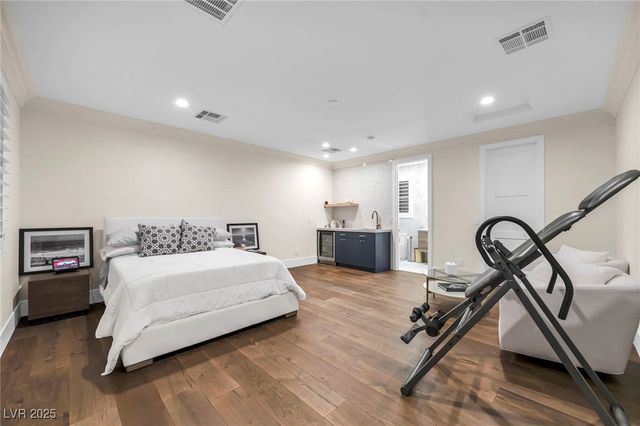 8032 Springbuck Court, Las Vegas, NV 89129