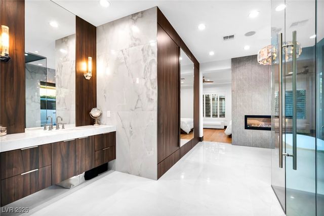 8032 Springbuck Court, Las Vegas, NV 89129