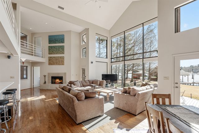 375 Eagle Point Drive W, Mount Vernon, TX 75457