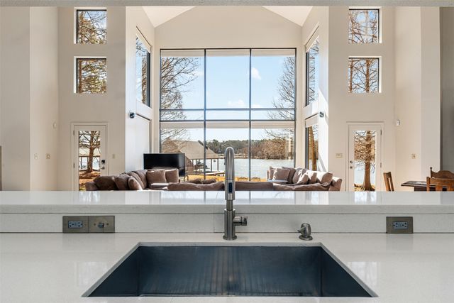 375 Eagle Point Drive W, Mount Vernon, TX 75457