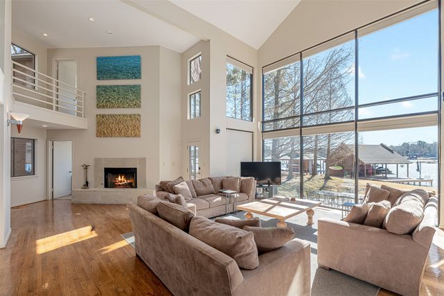 375 Eagle Point Drive W, Mount Vernon, TX 75457