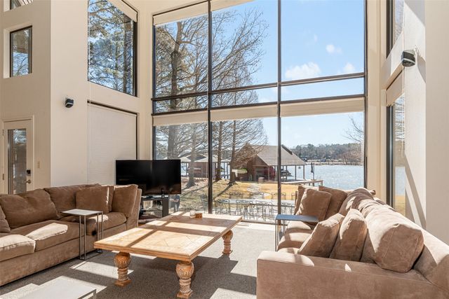 375 Eagle Point Drive W, Mount Vernon, TX 75457