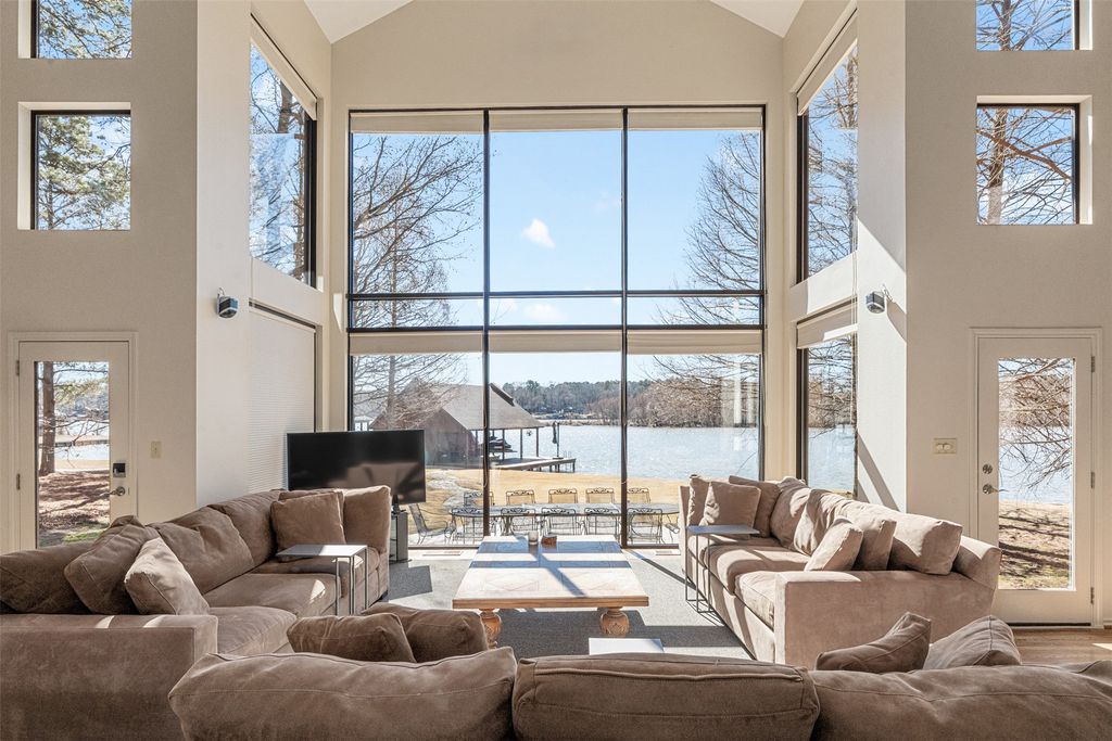 375 Eagle Point Drive W, Mount Vernon, TX 75457