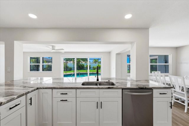 8008 13TH AVENUE S, St Petersburg, FL 33707