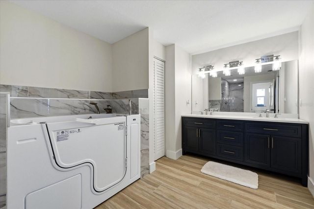 8008 13TH AVENUE S, St Petersburg, FL 33707