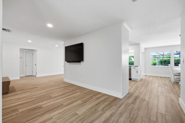 8008 13TH AVENUE S, St Petersburg, FL 33707