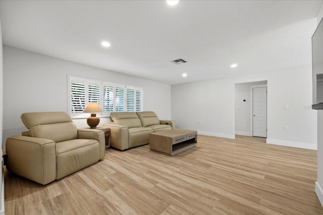 8008 13TH AVENUE S, St Petersburg, FL 33707