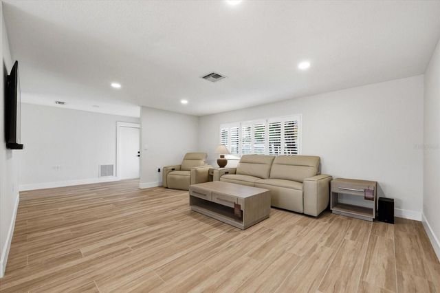 8008 13TH AVENUE S, St Petersburg, FL 33707