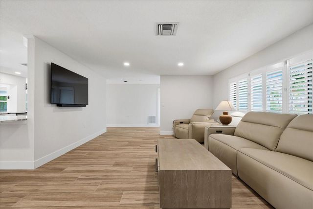 8008 13TH AVENUE S, St Petersburg, FL 33707