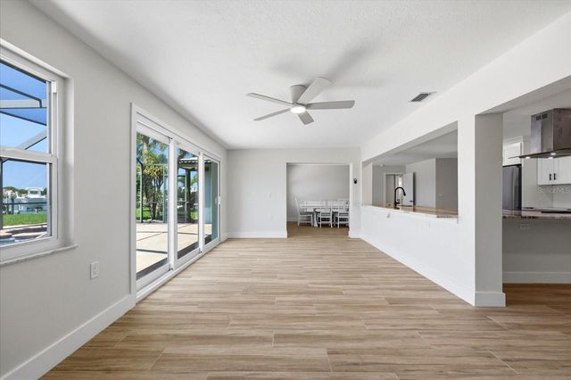 8008 13TH AVENUE S, St Petersburg, FL 33707