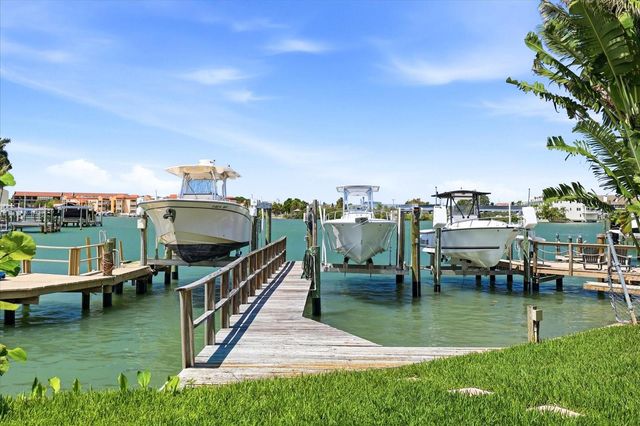 8008 13TH AVENUE S, St Petersburg, FL 33707
