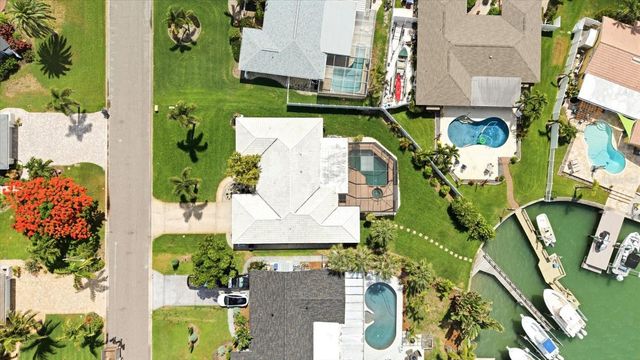8008 13TH AVENUE S, St Petersburg, FL 33707
