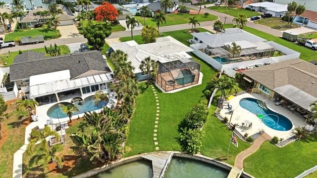 8008 13TH AVENUE S, St Petersburg, FL 33707