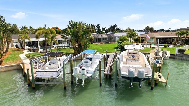 8008 13TH AVENUE S, St Petersburg, FL 33707