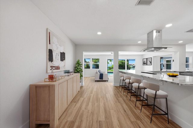 8008 13TH AVENUE S, St Petersburg, FL 33707