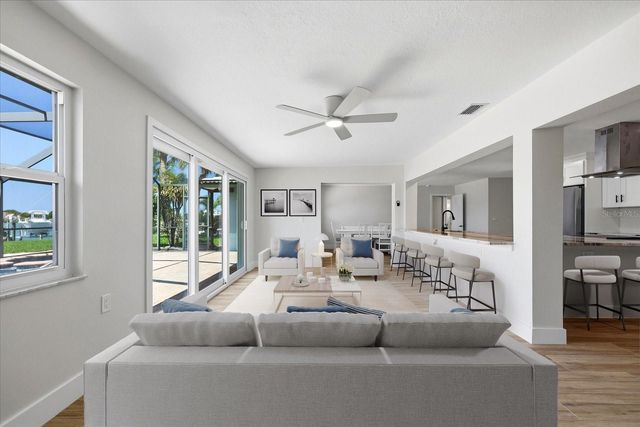 8008 13TH AVENUE S, St Petersburg, FL 33707
