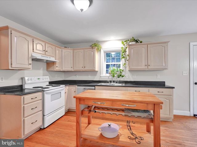 310 FOREST WOOD DR, Pottsville, PA 17901