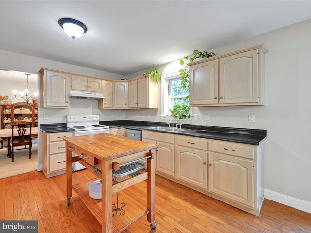 310 FOREST WOOD DR, Pottsville, PA 17901