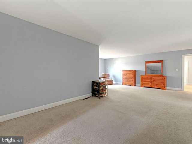 310 FOREST WOOD DR, Pottsville, PA 17901