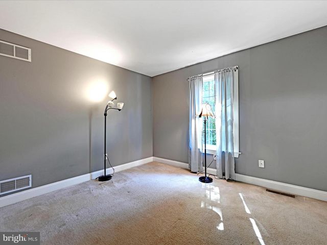 310 FOREST WOOD DR, Pottsville, PA 17901