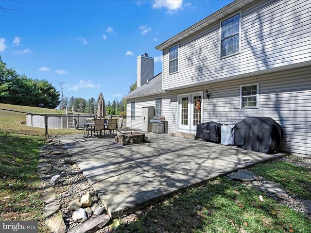 310 FOREST WOOD DR, Pottsville, PA 17901