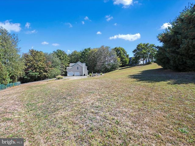 310 FOREST WOOD DR, Pottsville, PA 17901