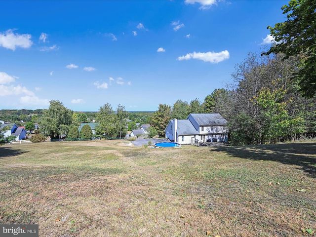 310 FOREST WOOD DR, Pottsville, PA 17901