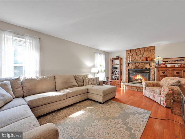 310 FOREST WOOD DR, Pottsville, PA 17901