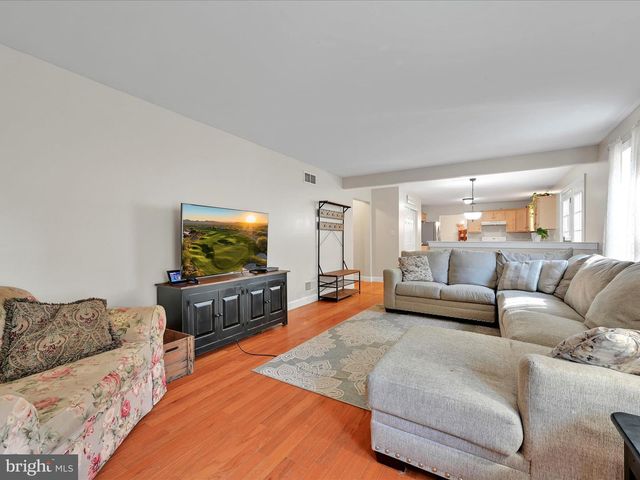 310 FOREST WOOD DR, Pottsville, PA 17901