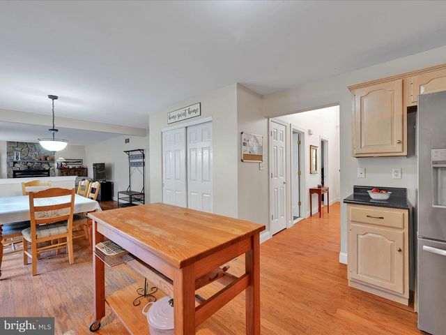 310 FOREST WOOD DR, Pottsville, PA 17901