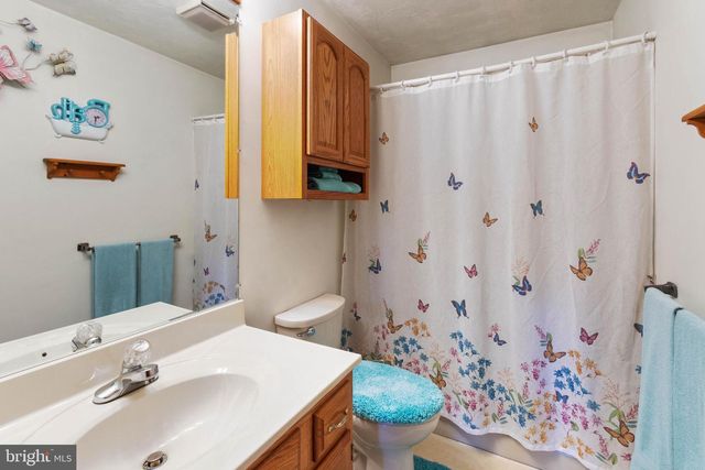 1424 FISH AND GAME RD, Littlestown, PA 17340
