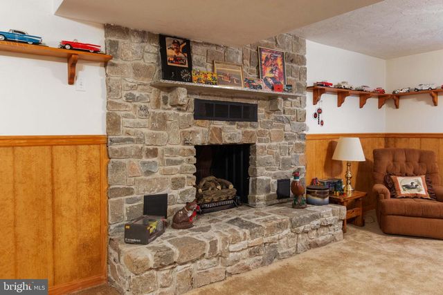 1424 FISH AND GAME RD, Littlestown, PA 17340