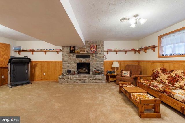 1424 FISH AND GAME RD, Littlestown, PA 17340