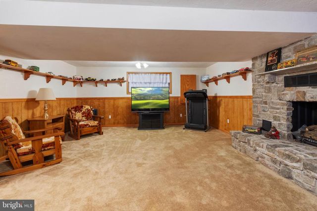 1424 FISH AND GAME RD, Littlestown, PA 17340