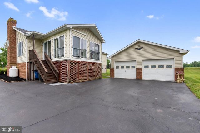 1424 FISH AND GAME RD, Littlestown, PA 17340