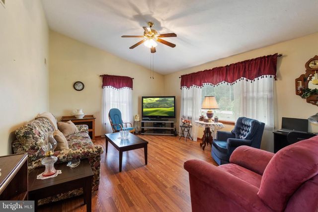 1424 FISH AND GAME RD, Littlestown, PA 17340