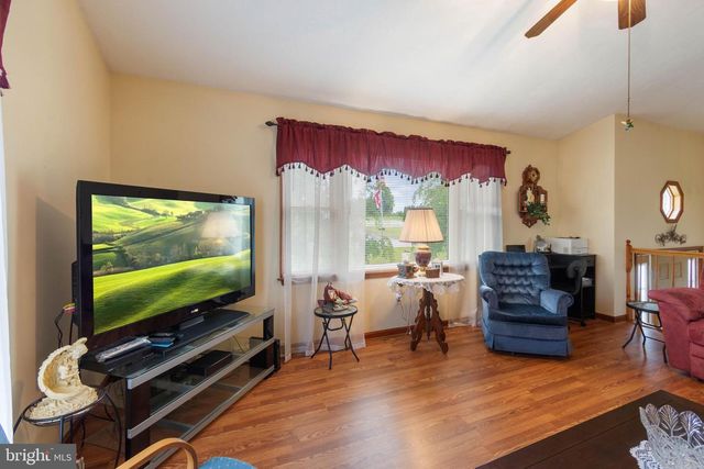 1424 FISH AND GAME RD, Littlestown, PA 17340