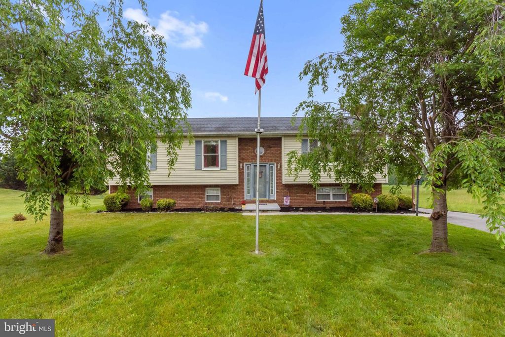 1424 FISH AND GAME RD, Littlestown, PA 17340