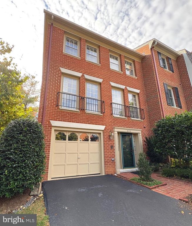 5116 WOODMIRE LN, Alexandria, VA 22311