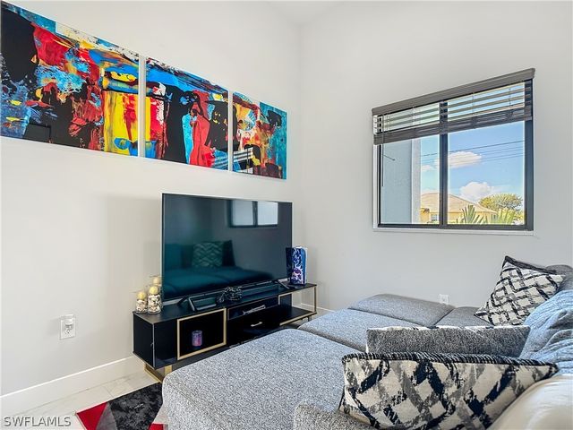 427 NW 7th AVE, Cape Coral, FL 33993