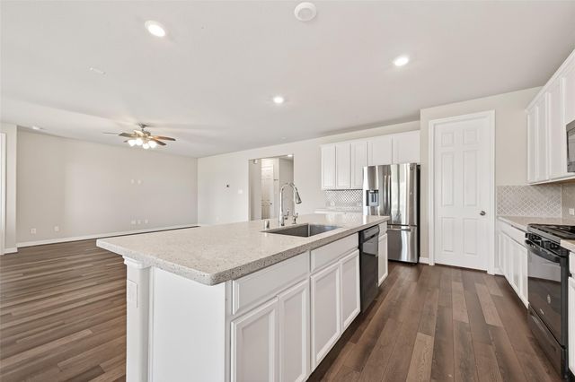 444 Round Lake Drive, Rosenberg, TX 77469