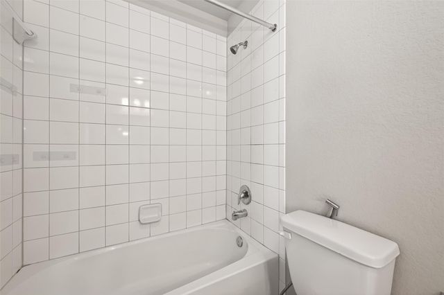 444 Round Lake Drive, Rosenberg, TX 77469