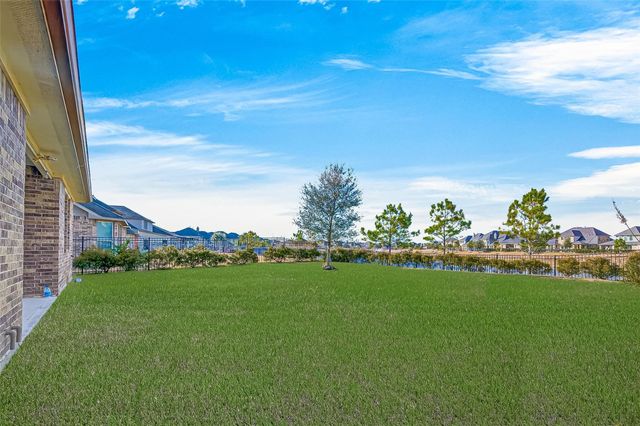 444 Round Lake Drive, Rosenberg, TX 77469