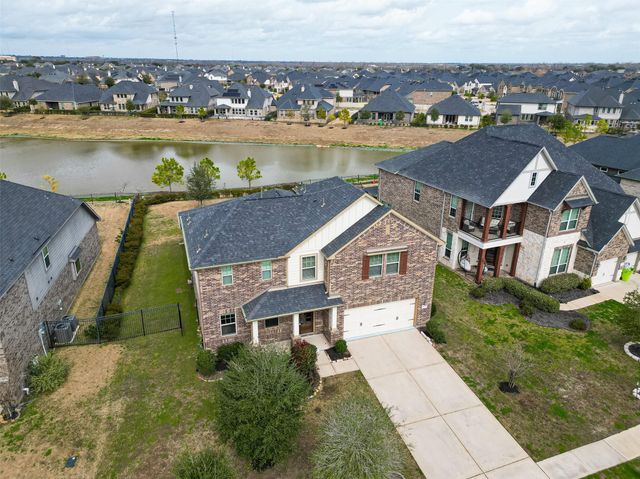 444 Round Lake Drive, Rosenberg, TX 77469