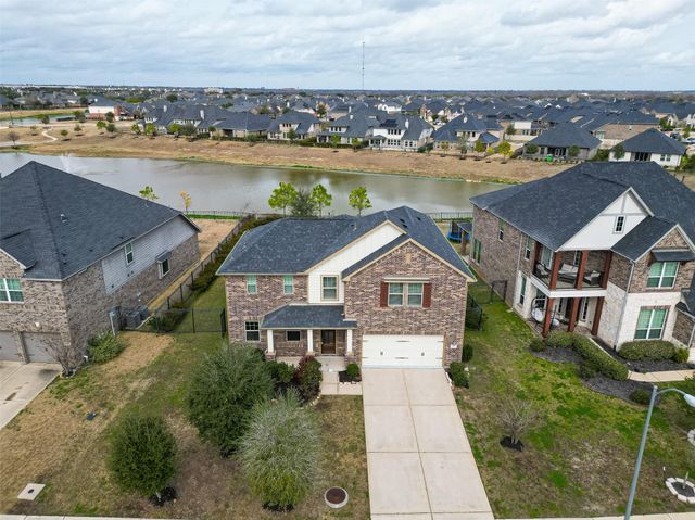 444 Round Lake Drive, Rosenberg, TX 77469