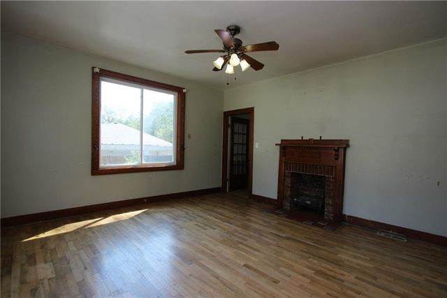 406 E Culton Street, Warrensburg, MO 64093