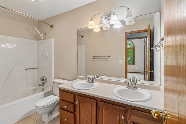 467 Edgewood Lane, Pleasant Hill, IA 50327